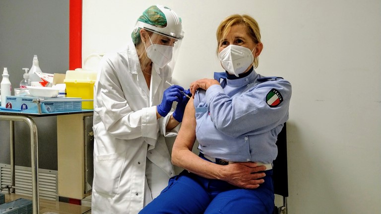 Dottoressa vaccino Croce Rossa La Spezia