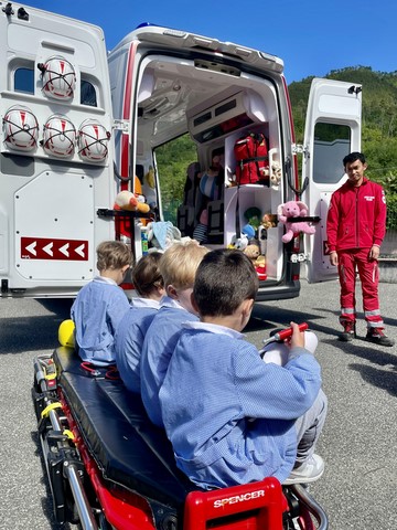 Ambulanza dei pupazzi Piano di Madrignano Croce Rossa