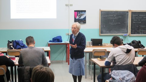Le lezioni di Croce Rossa al liceo Pacinotti della Spezia