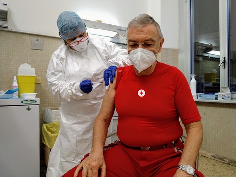 Vaccinazioni volontari Croce Rossa La Spezia